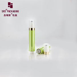 Metallisierte grüne glänzende Kunststoffluftlose Augencreme Kosmetik 10 ml Rollen auf Flasche